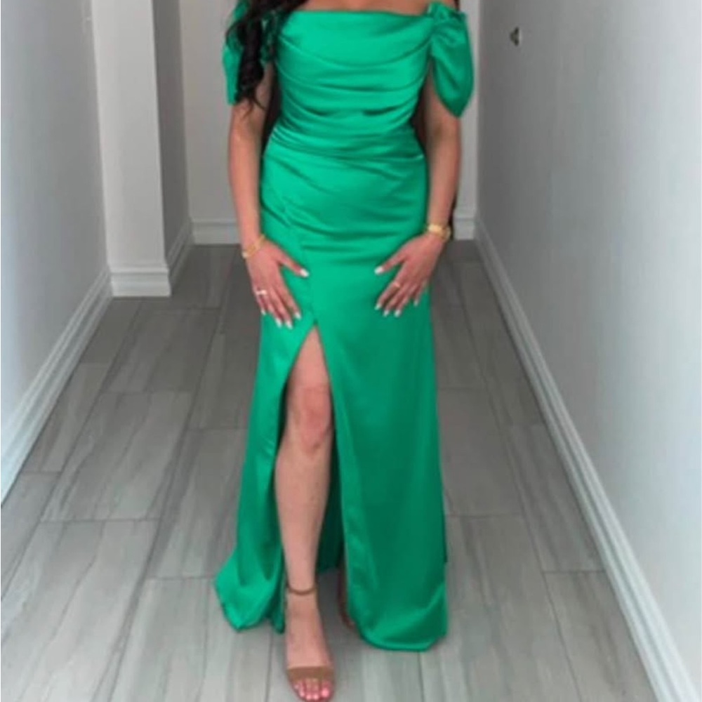 Elegant Green Off-Shoulder Dress
